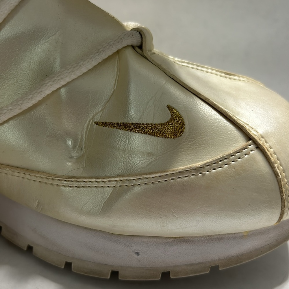 🔥SOLD🔥Nike Womens White/gold Faux Fur Trim Insulated Winter Boot Zip Pom Pom Tie - Picture 2 of 14